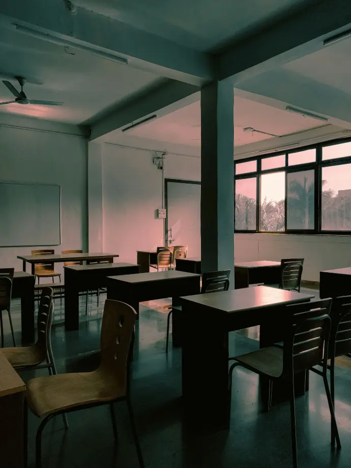 an empty classroom with desks and chairs